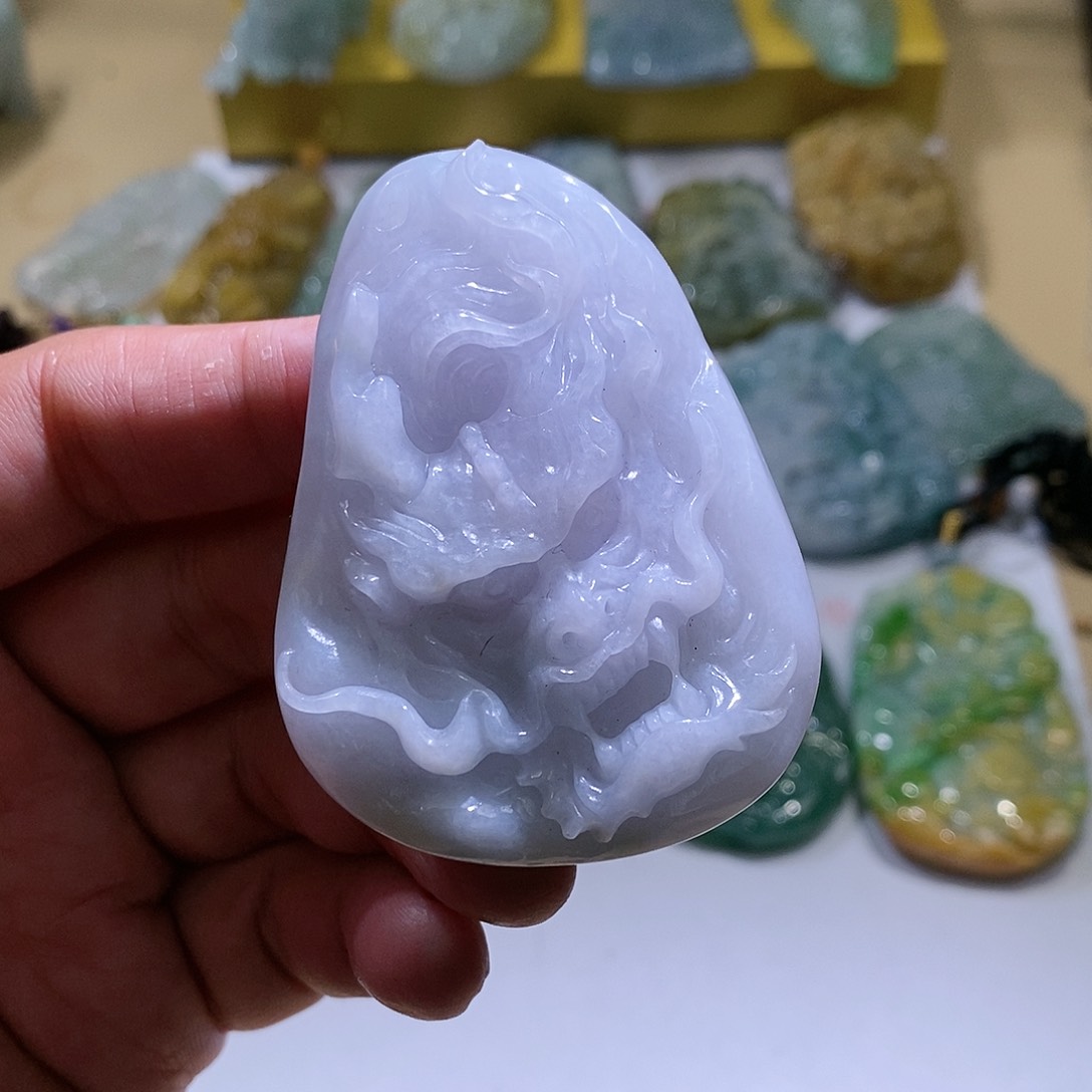 【闪购商品】翡翠颈饰未镶嵌龙牌