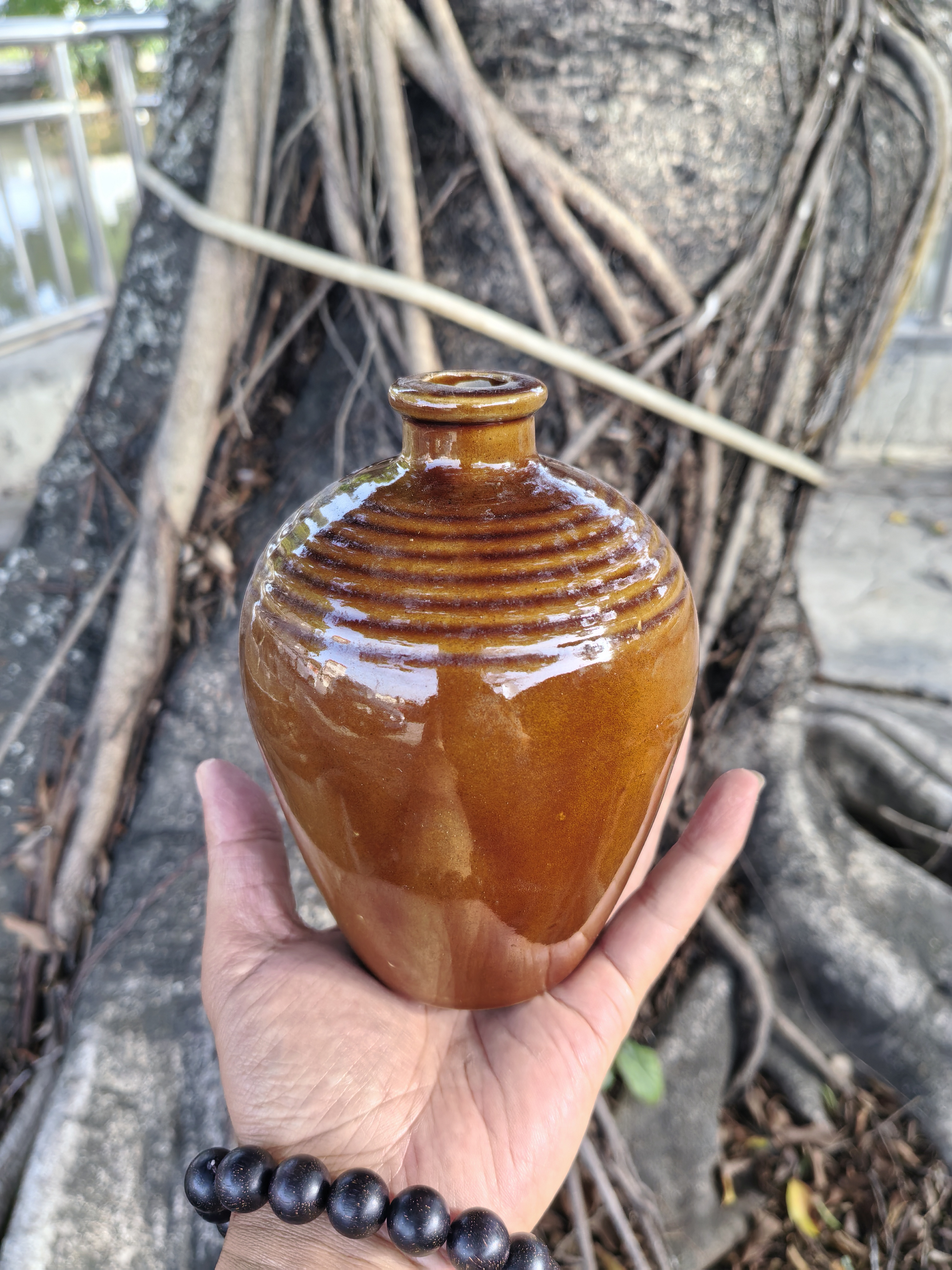 拍品酱油色瓶子。不包邮