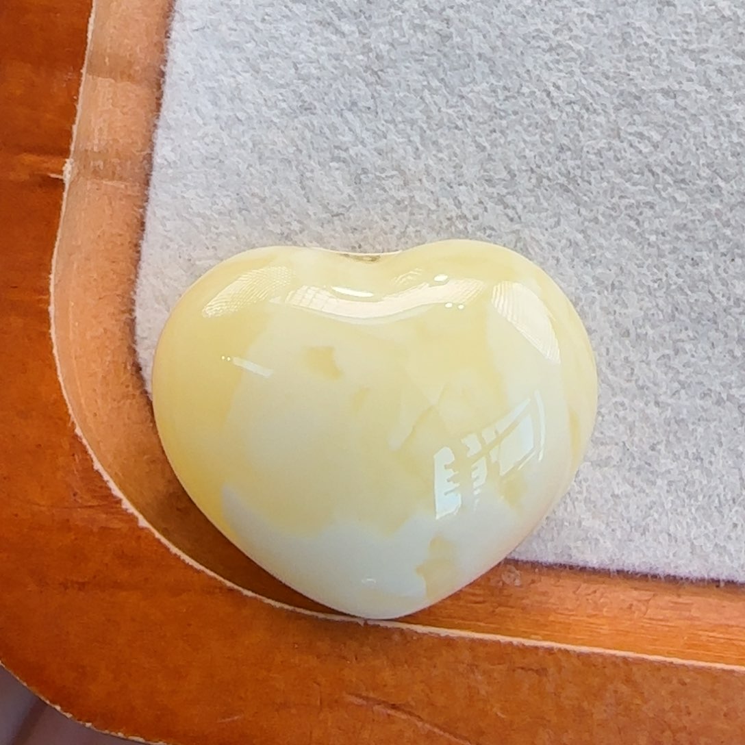 未镶嵌琥珀珠宝奇石