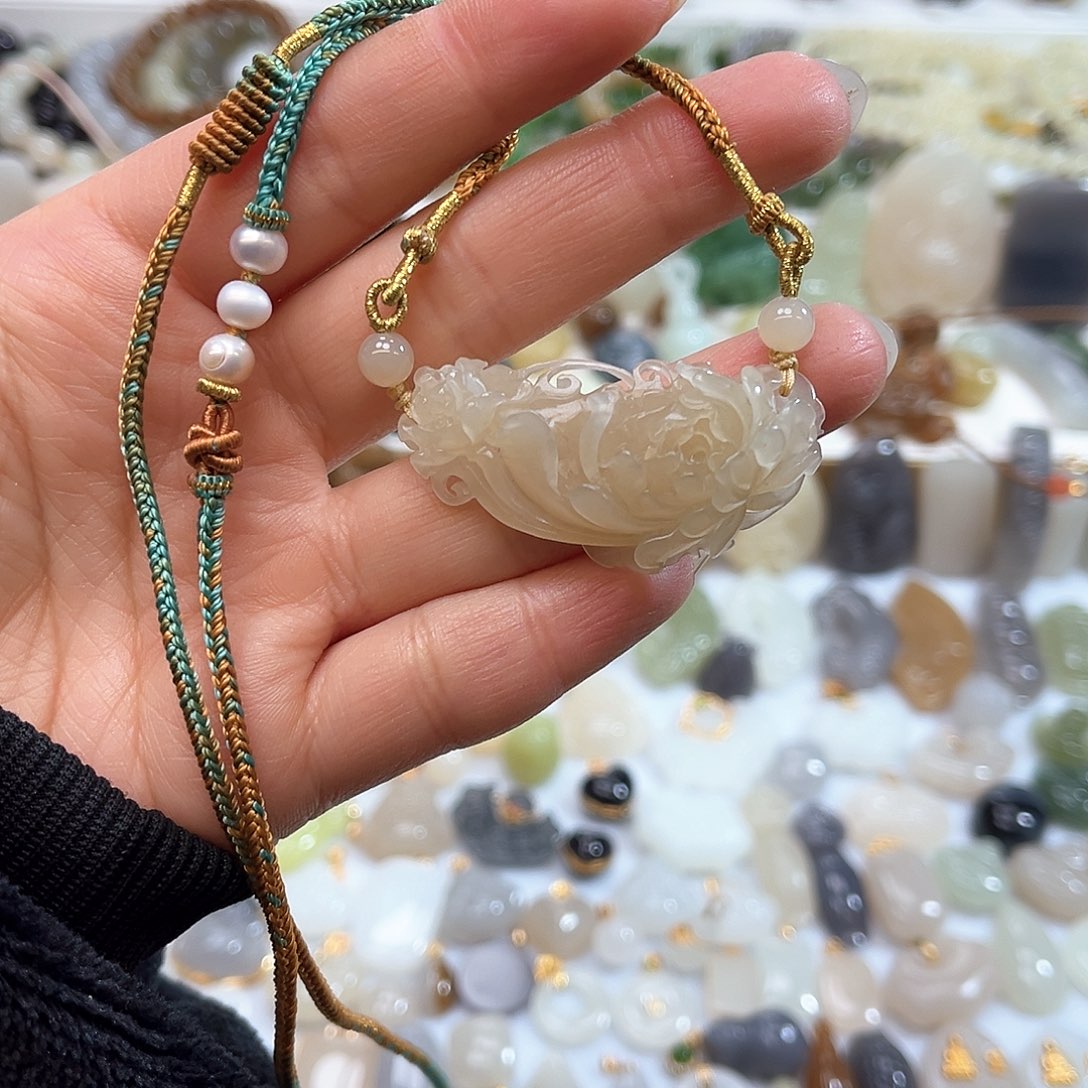 和田玉吊坠(赠链)未镶嵌