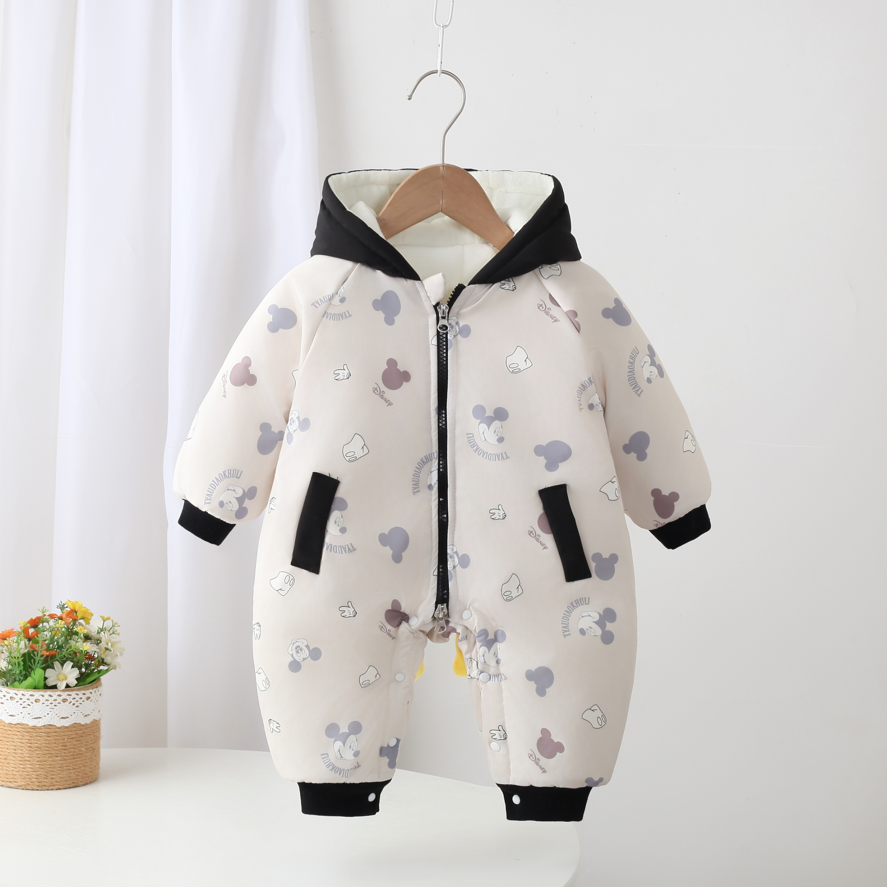 新款洋气秋冬外出服米奇插肩厚棉哈衣