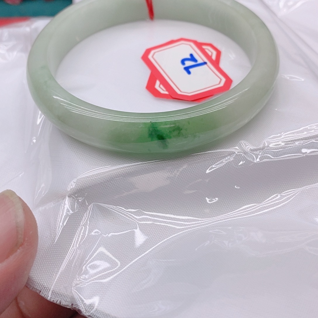 翡翠手镯未镶嵌小****°7222222222