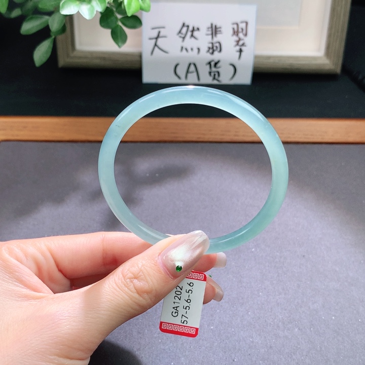 翡翠手镯未镶嵌天然翡翠手镯