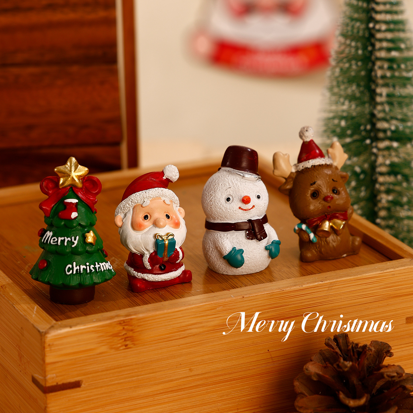 新品树脂摆件工艺品圣诞节高级感创意小众办公室桌面装马罗工艺品