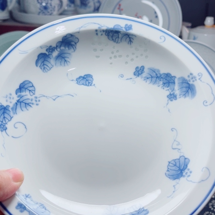 青花玲珑8寸窝盘葡萄