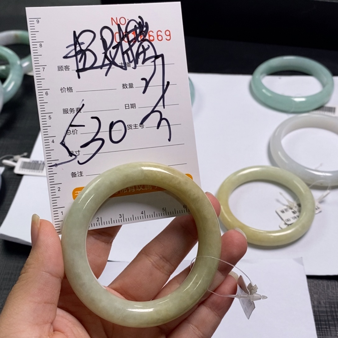 【闪购商品】未镶嵌手镯翡翠招**?