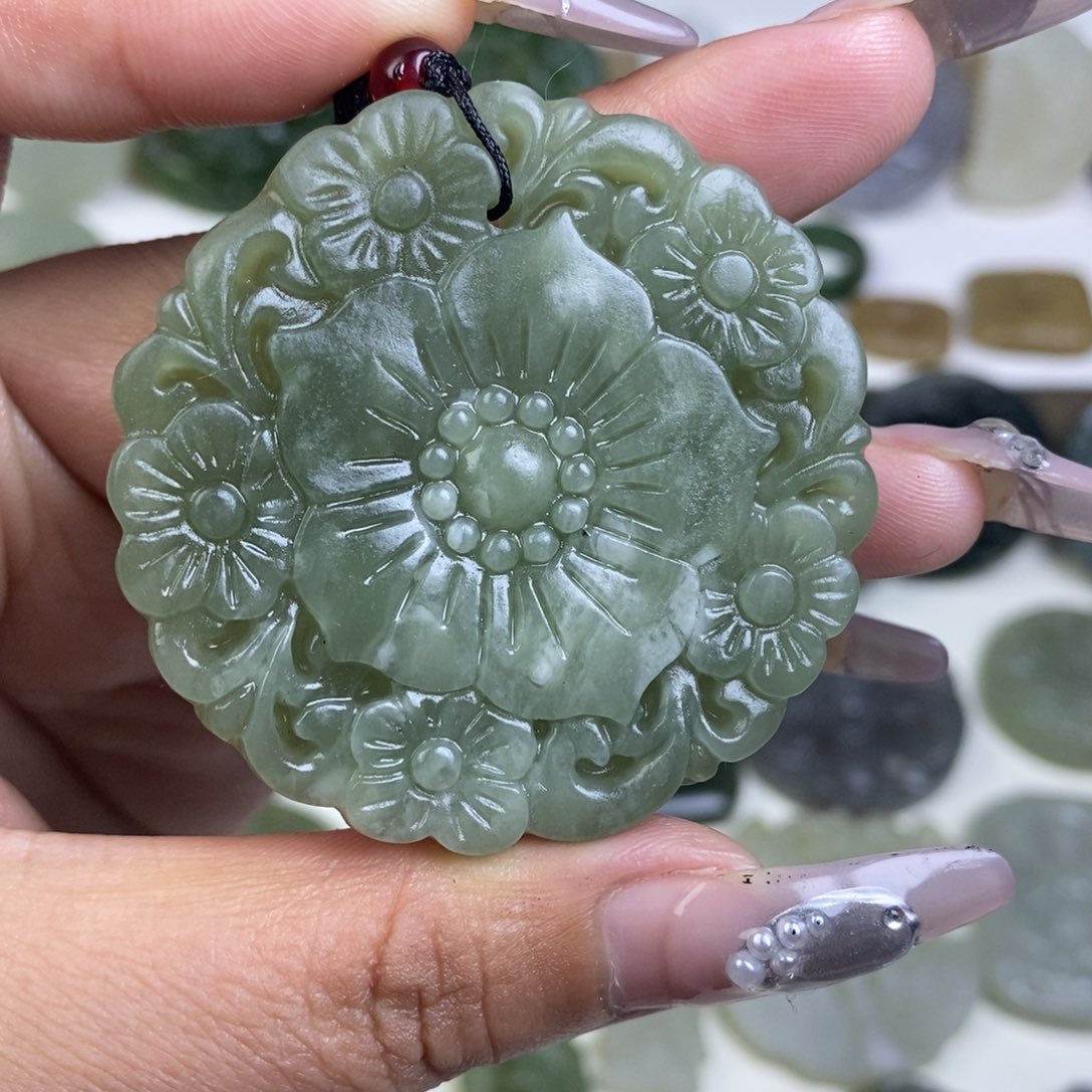 和田玉吊坠未镶嵌