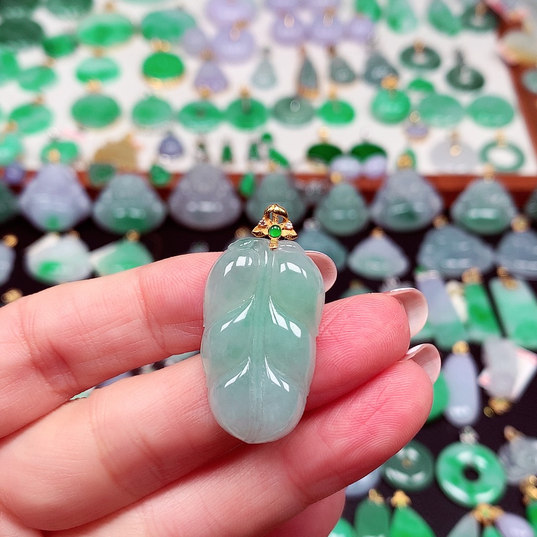 翡翠18K金镶嵌颈饰