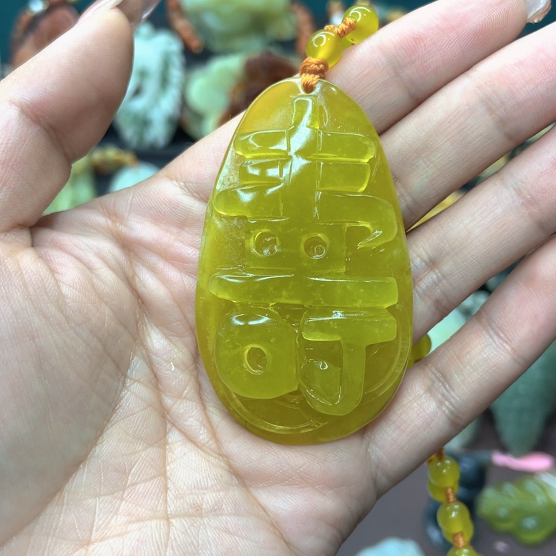 蛇纹石玉颈饰未镶嵌