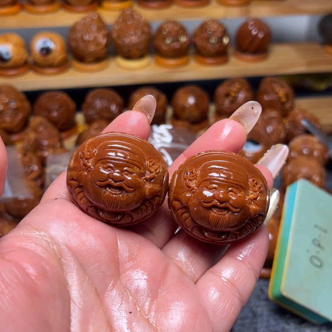 苜***而橄榄核把件横财迷