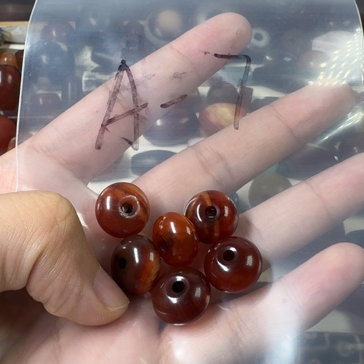 陌***友玛瑙/玉髓玛瑙古珠（带绳子）未镶嵌