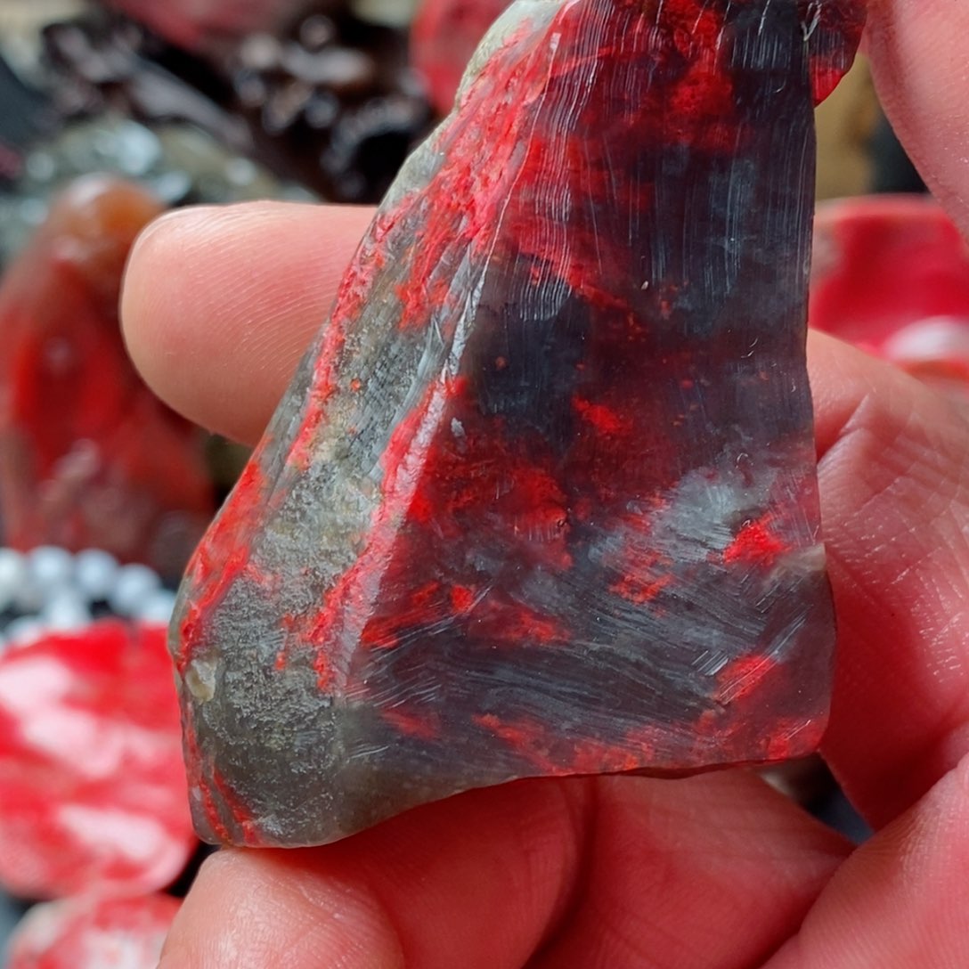 昌化鸡血石筠**下昌化鸡血石毛料