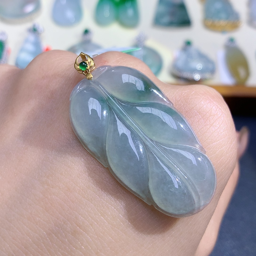 翡翠颈饰18K金镶嵌叶子