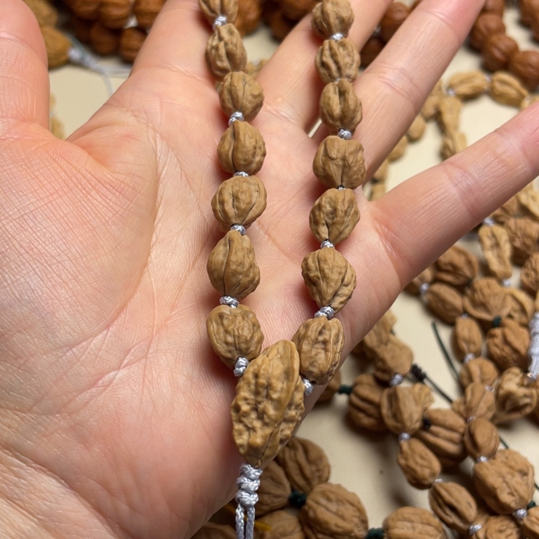 K***n文玩核桃吊坠异形