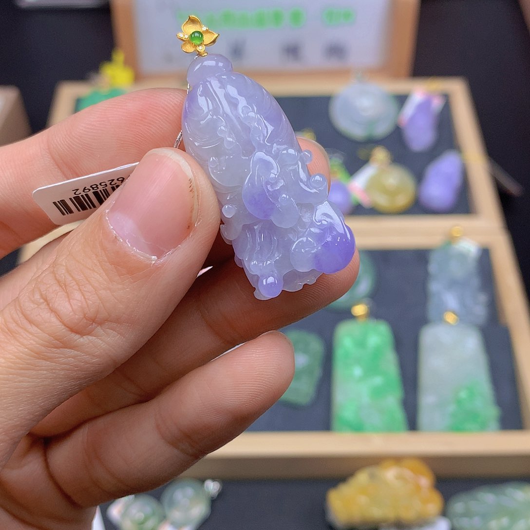 翡翠颈饰18K金镶嵌翡翠