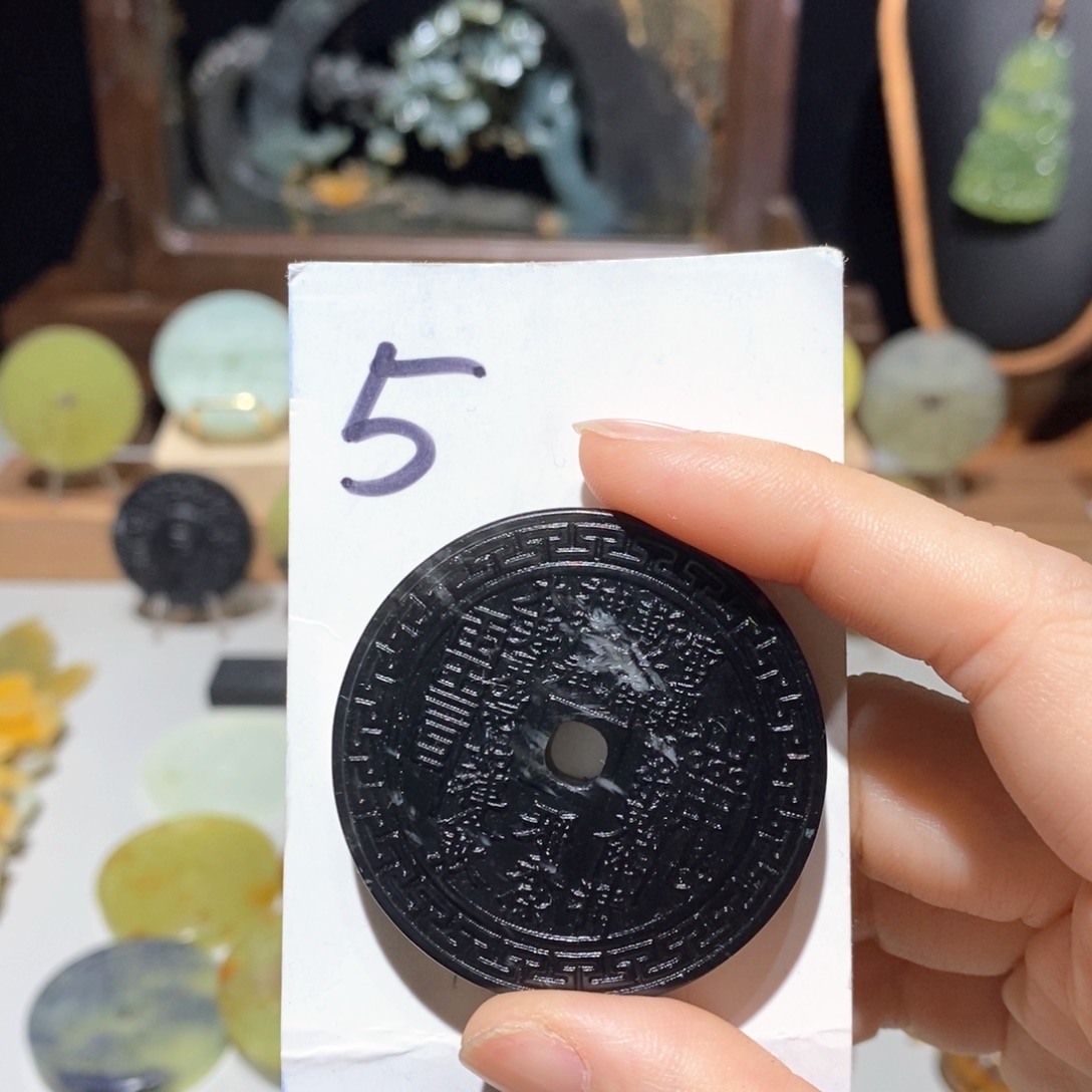 高***开岫玉未镶嵌颈饰颈饰