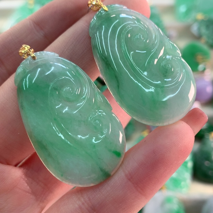 翡翠吊坠(不含链)18K金镶嵌多样性发货选其一