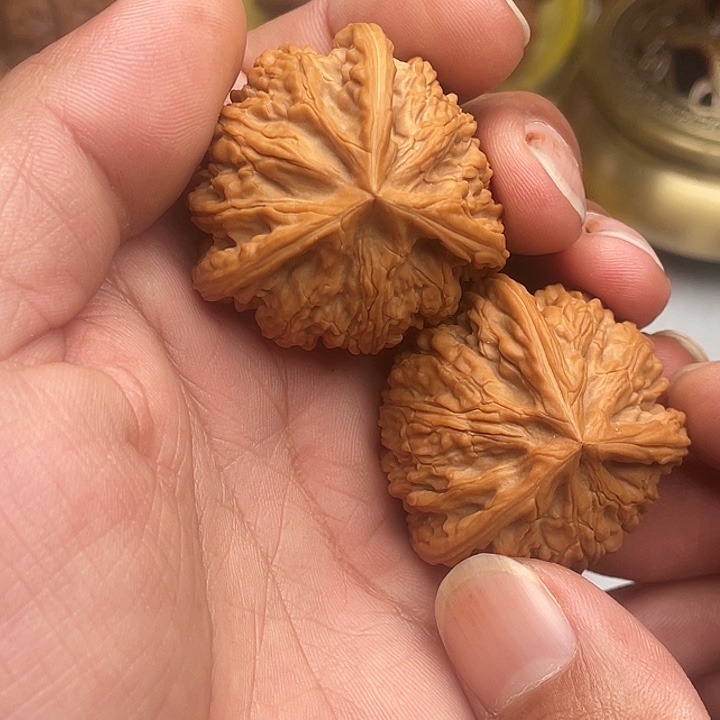 云***情吊坠文玩核桃文山三棱