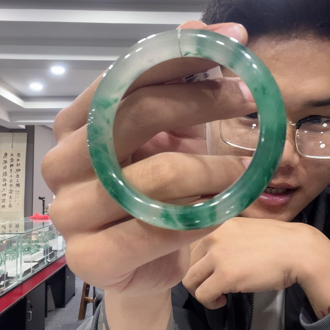 石英质玉（非洲翠）手镯未镶嵌