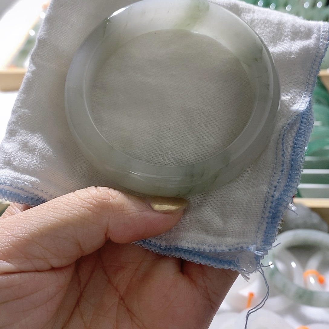 未镶嵌手镯石英质玉