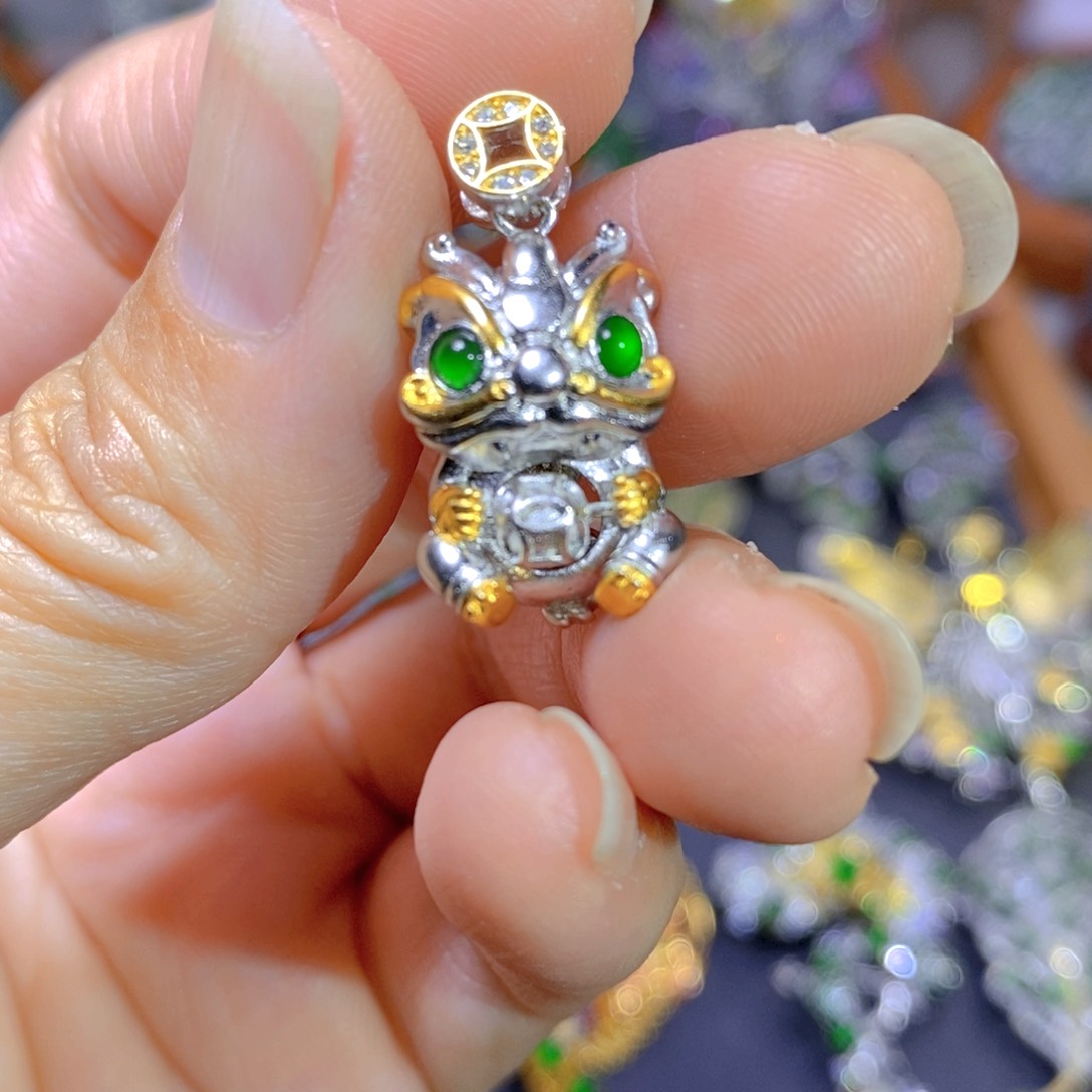 翡翠颈饰银S925镶嵌天然翡翠