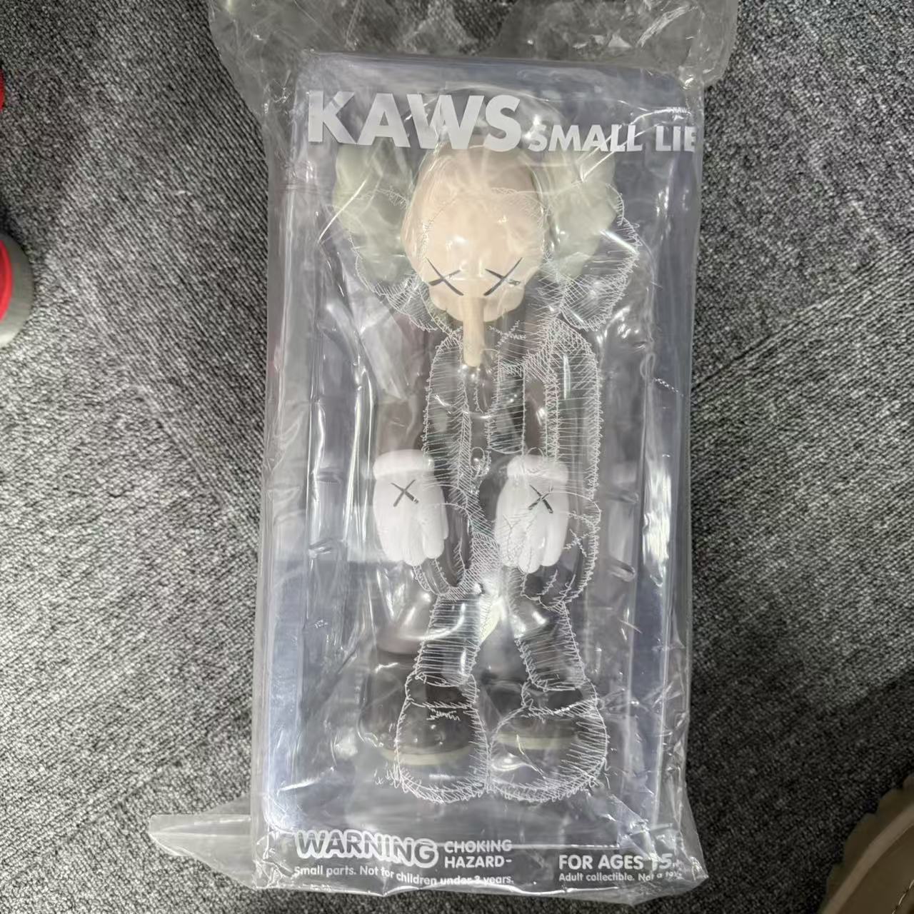 【梅】kaws 小谎言 棕色 带盒带袋