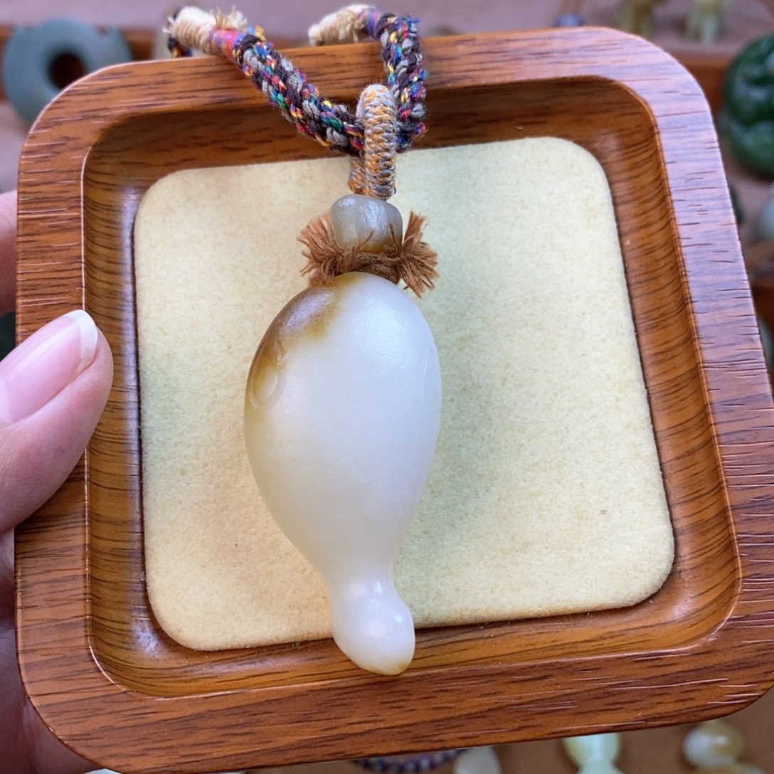 和田玉（糖玉）颈饰未镶嵌