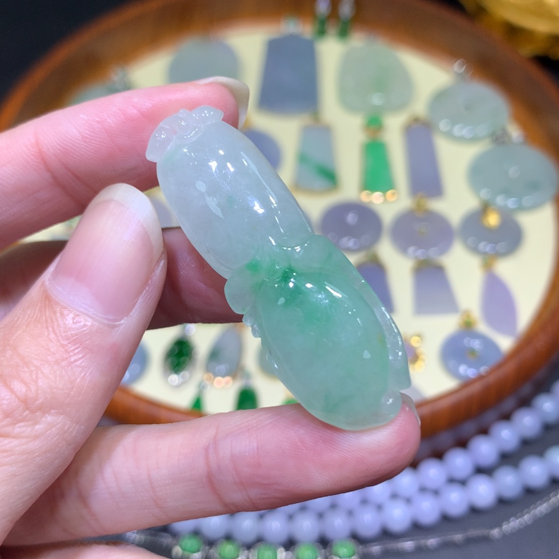 翡翠吊坠(不含链)18K金镶嵌