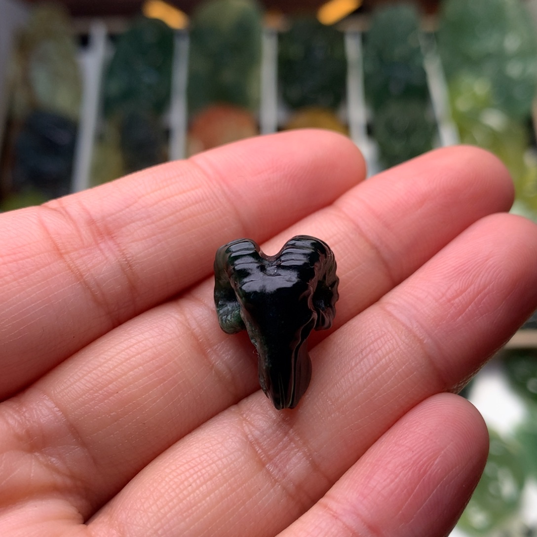 蛇纹石玉未镶嵌挂件羊头