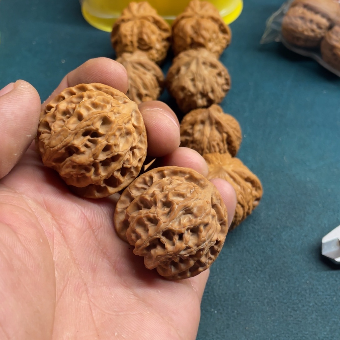 李***弹文玩核桃吊坠苹果