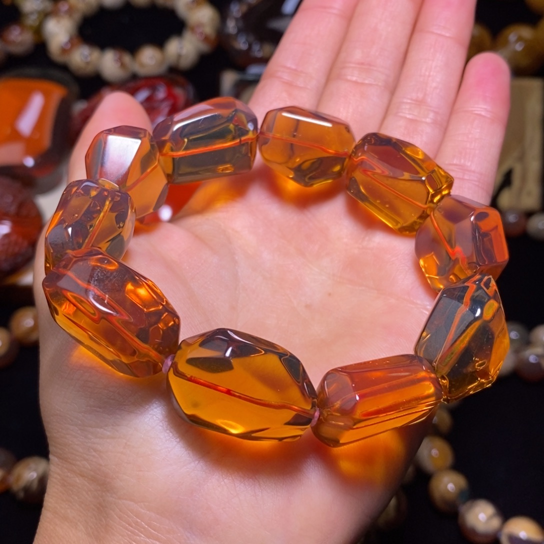 琥珀未镶嵌颈饰30.7克