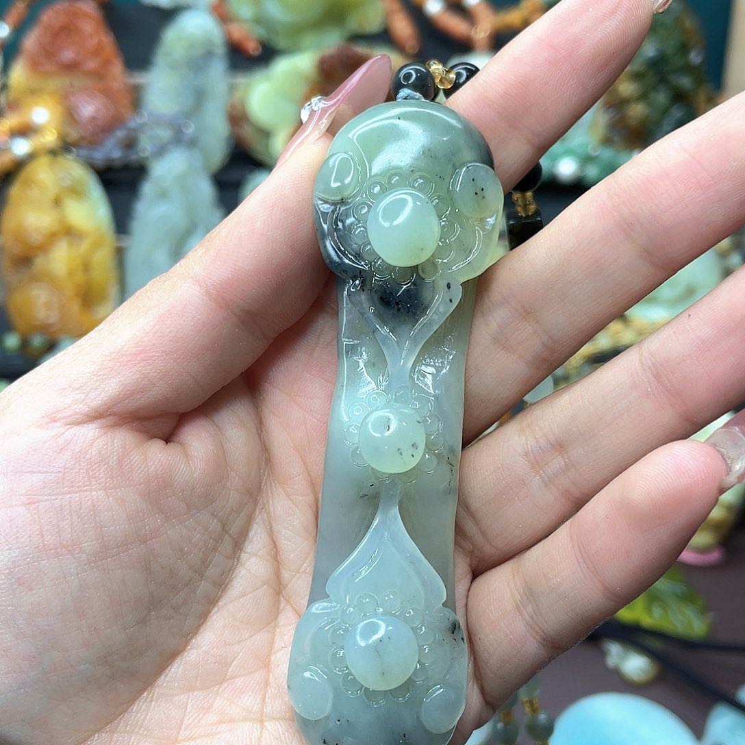 蛇纹石玉颈饰未镶嵌