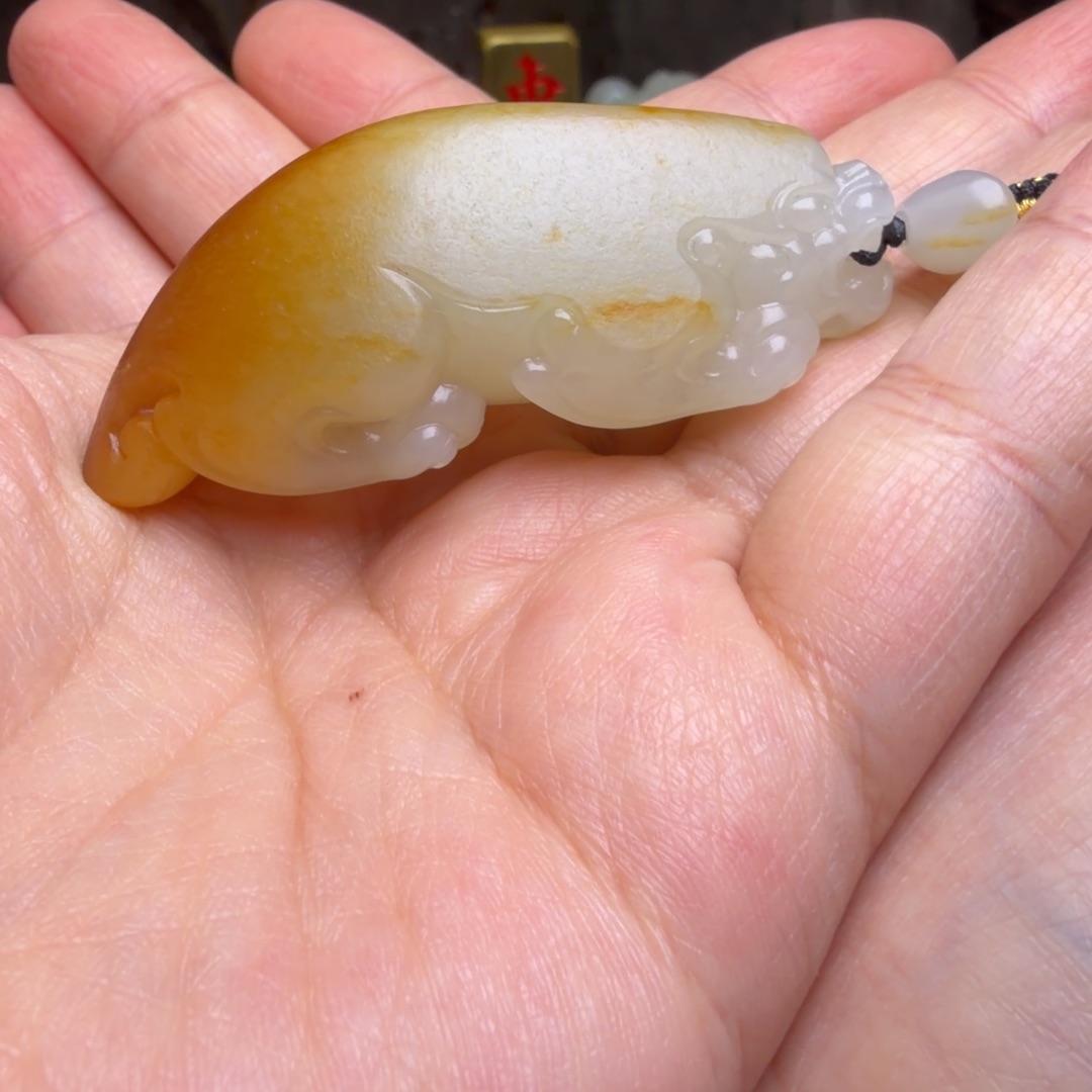 大***顺和田玉未镶嵌颈饰