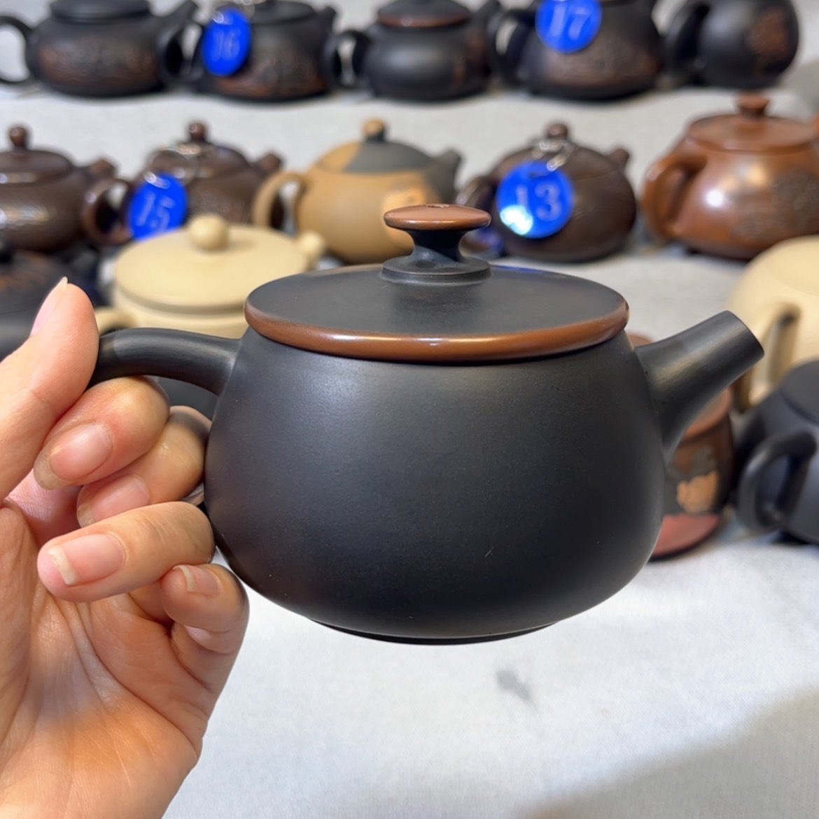 【闪购商品】红泥 微瑕 容量 220c c