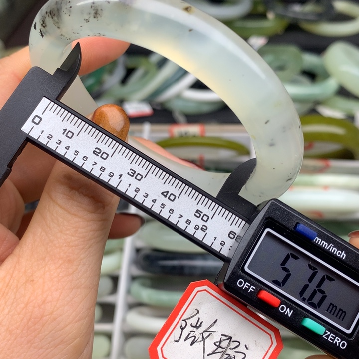 蛇纹石玉未镶嵌手镯1011