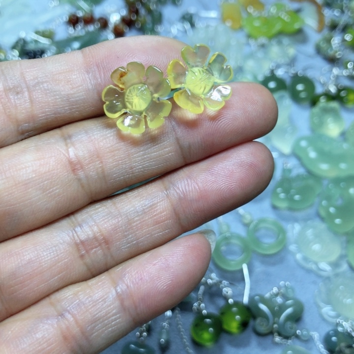 【闪购商品】蛇纹石玉耳环未镶嵌