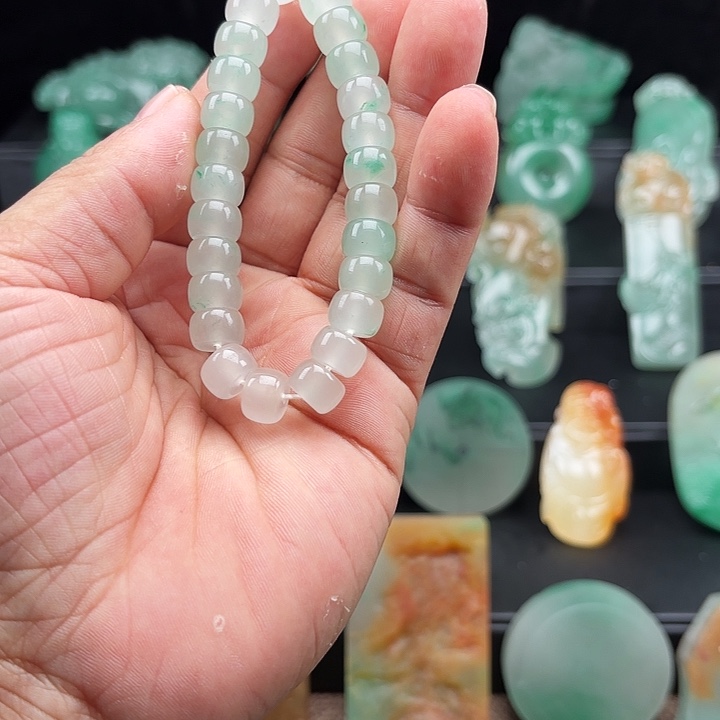 石英质玉（非洲翠）未镶嵌颈饰