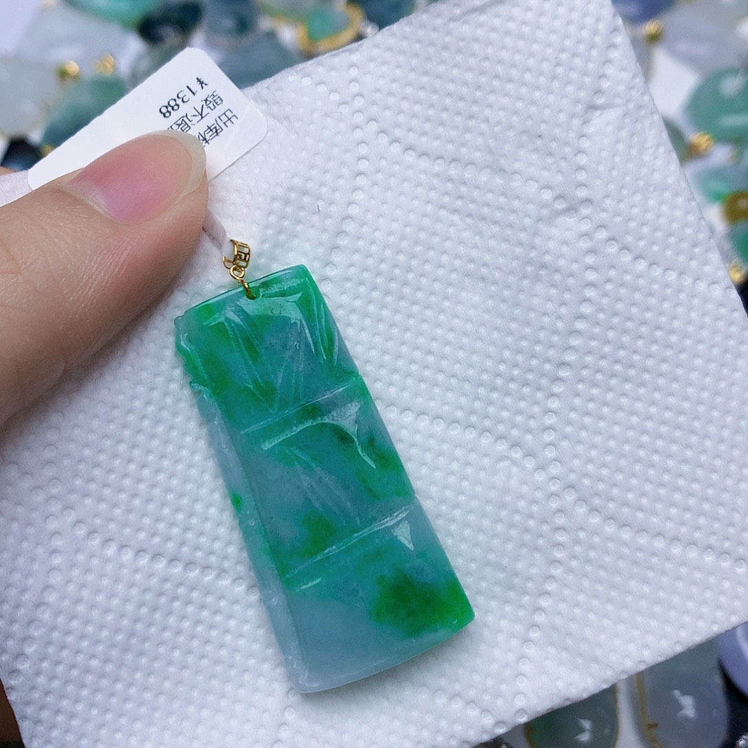 翡翠18K金镶嵌颈饰天然A货翡翠