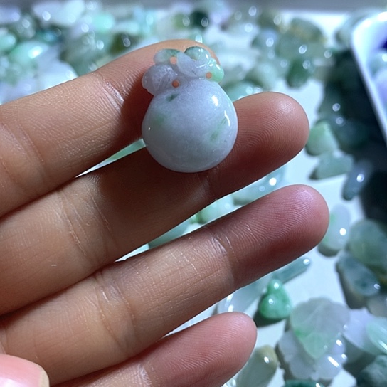 翡翠未镶嵌颈饰吊坠