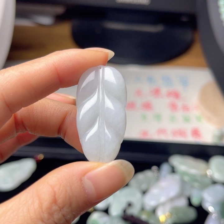 翡翠未镶嵌颈饰叶子