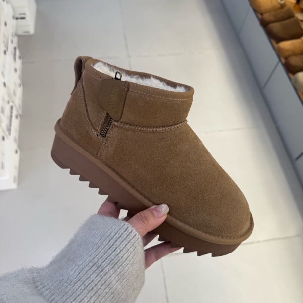 冬季厚底加绒防滑短筒雪地靴女时尚百搭保暖