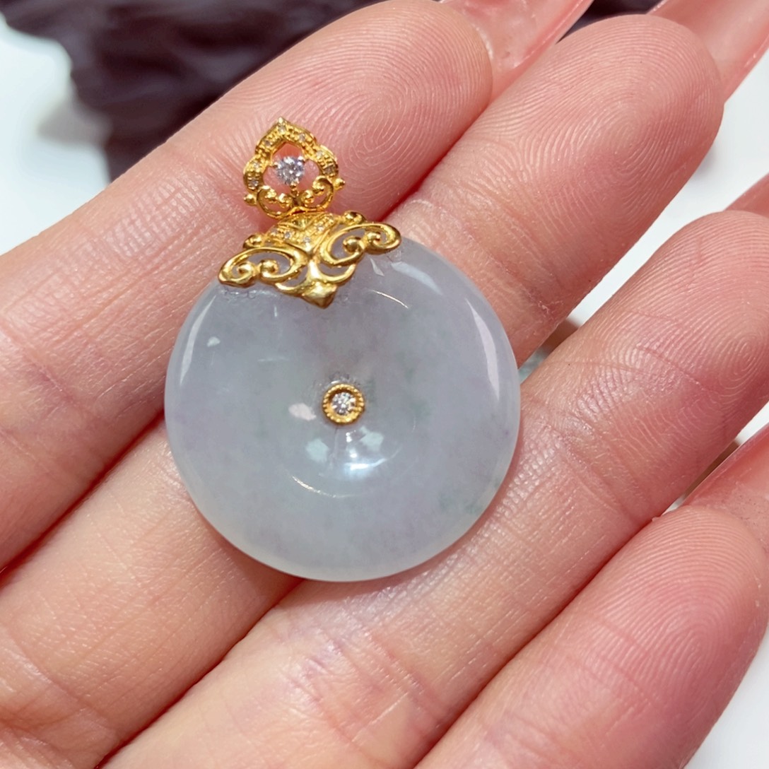 翡翠未镶嵌颈饰平安扣