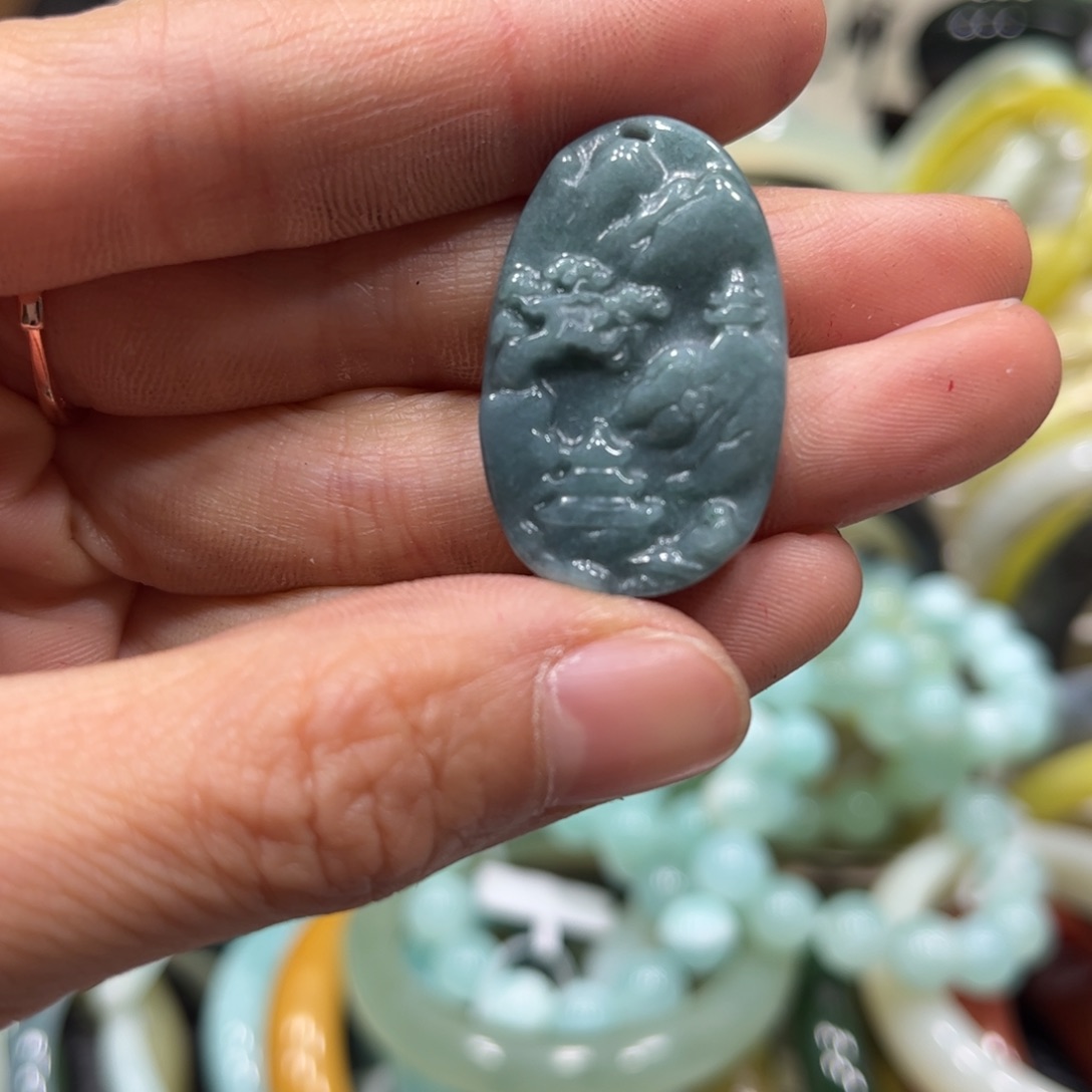 翡翠颈饰未镶嵌翡翠