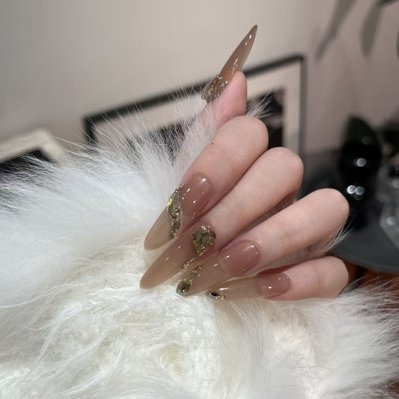 B/ 晚宴全华系列千金贵妇感秋冬显白香槟配冰茶高奢纯手工穿戴甲