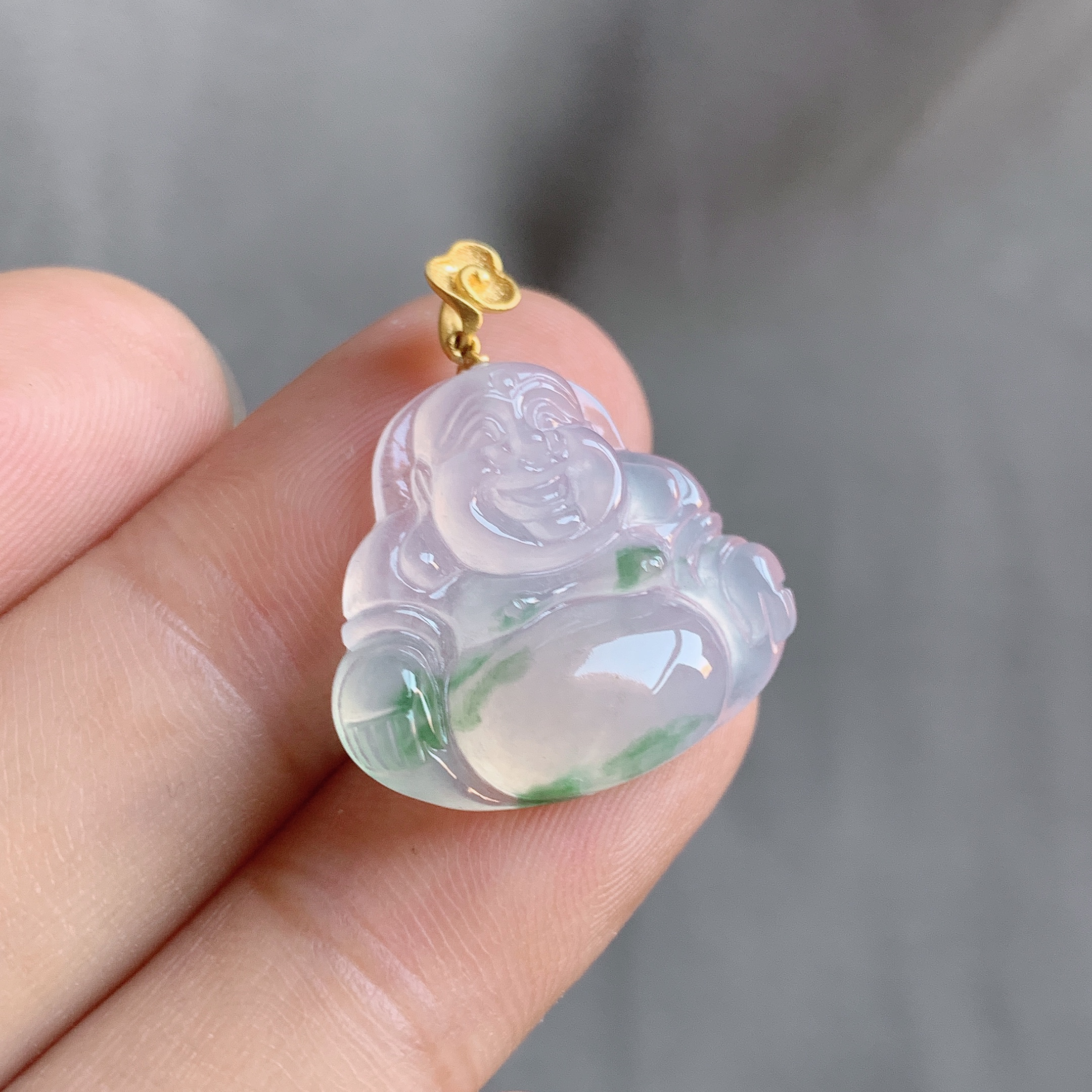 天然a货翡翠18k金扣镶嵌飘绿佛公吊坠 尺寸裸石21x23.5x5.2mm