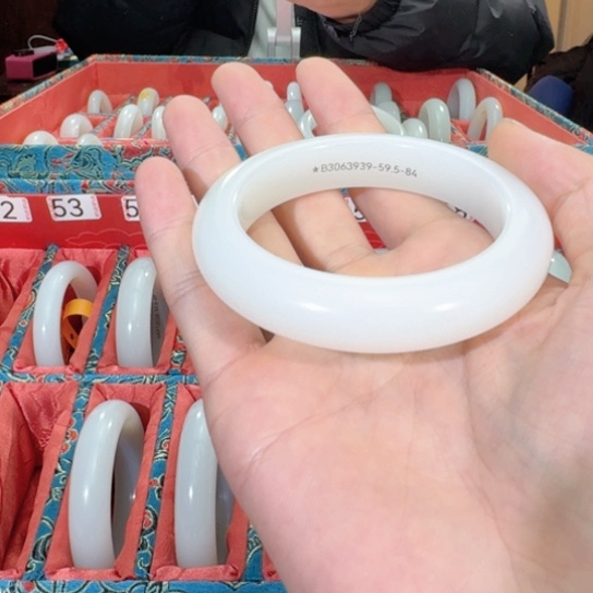 和田玉（糖玉）未镶嵌手镯