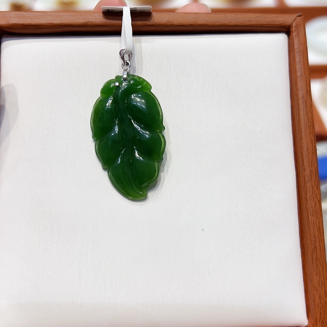 和田玉颈饰18K金镶嵌