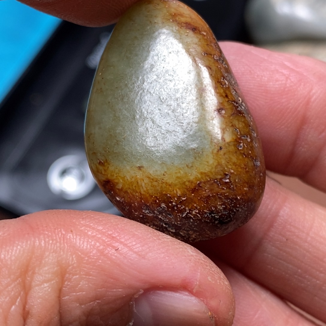 和田玉挂件足铂镶嵌