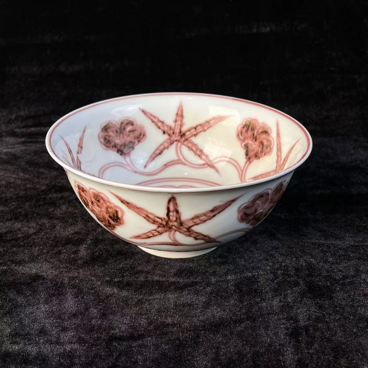 明代釉里红花卉碗