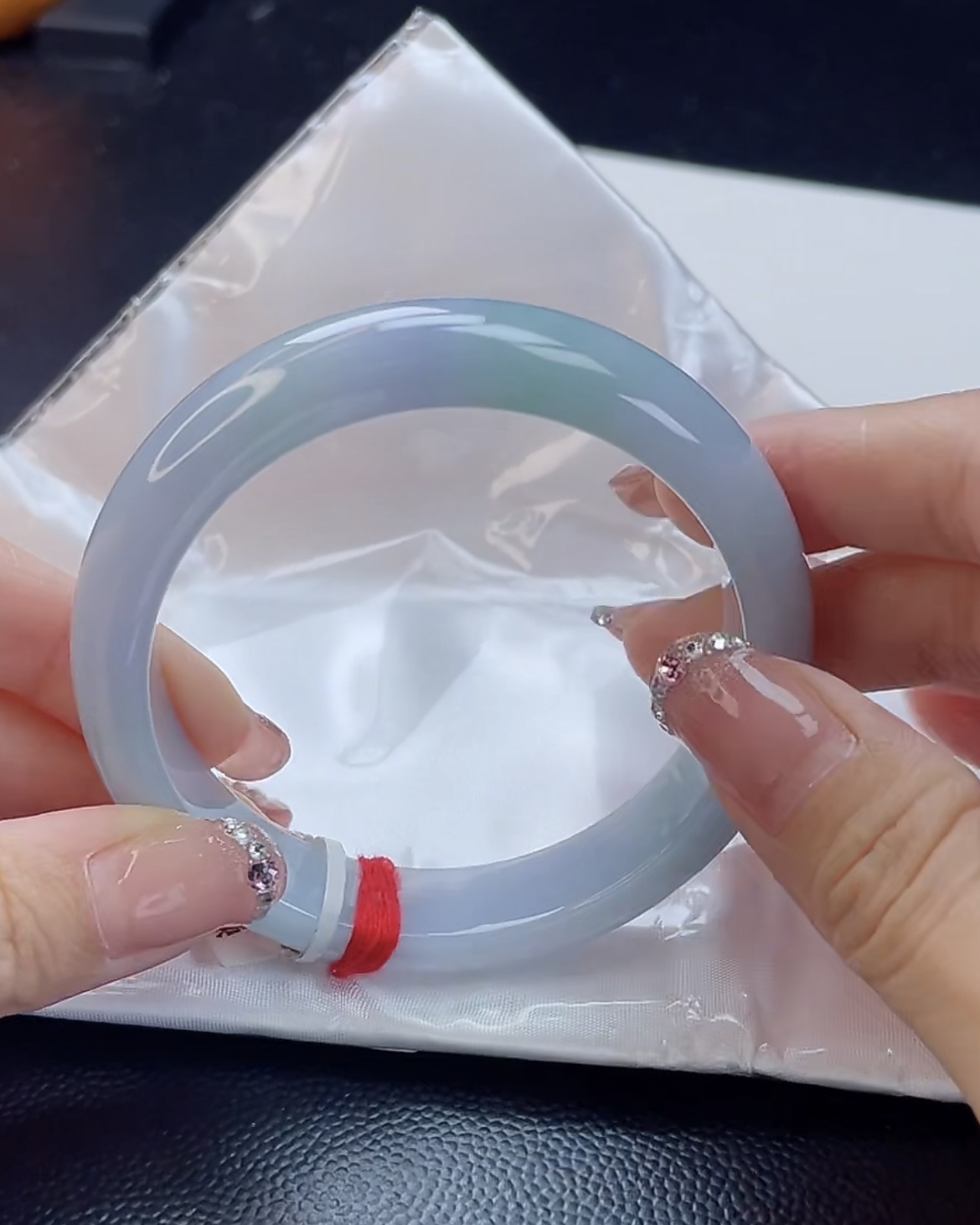 翡翠手镯未镶嵌翡翠